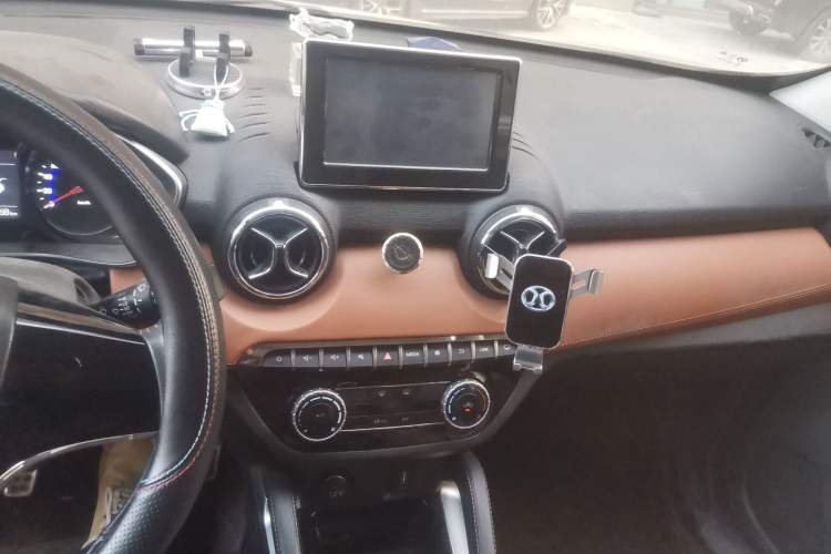 Used BAIC Senova X35 2016 1.5L Manual Luxury Edition Audio And AC Panel
