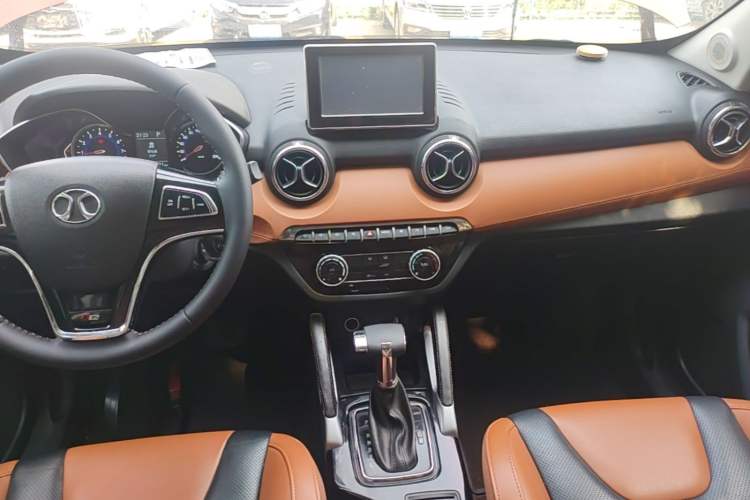 Used BAIC Senova X35 2016 1.5L Automatic Luxury Edition Audio And AC Panel