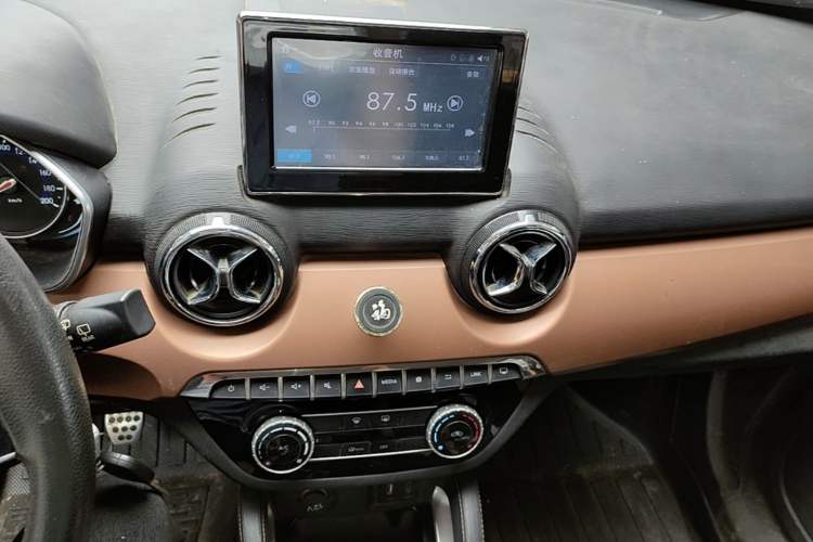 Used BAIC Senova X35 2016 1.5L Manual Elite Edition Audio And AC Panel