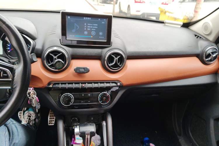 Used BAIC Senova X35 2016 1.5L Automatic Luxury Edition Audio And AC Panel