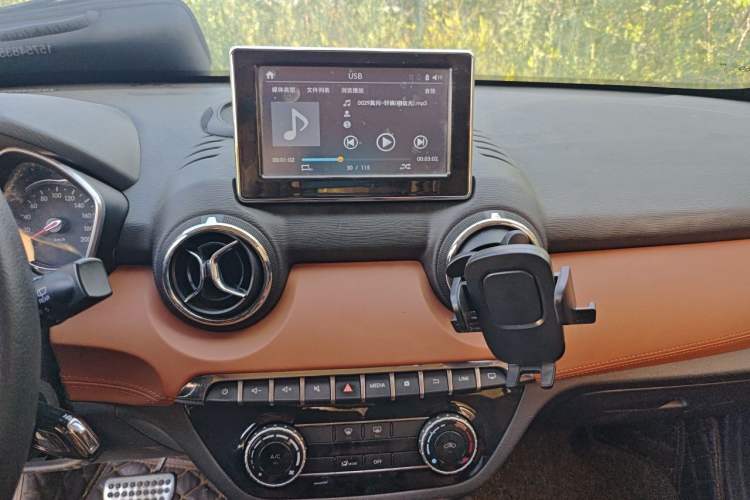 Used BAIC Senova X35 2016 1.5L Automatic Luxury Edition Audio And AC Panel