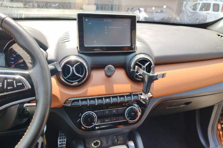 Used BAIC Senova X35 2016 1.5L Automatic Luxury Edition Audio And AC Panel