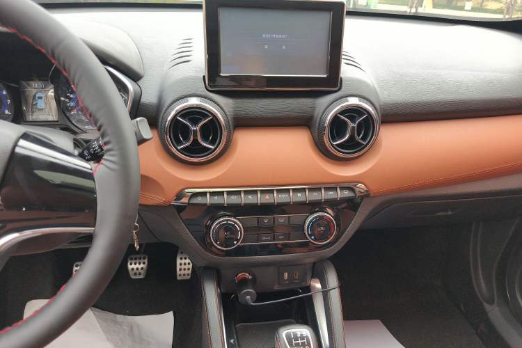 Used BAIC Senova X35 2016 1.5L Manual Luxury Edition Audio And AC Panel
