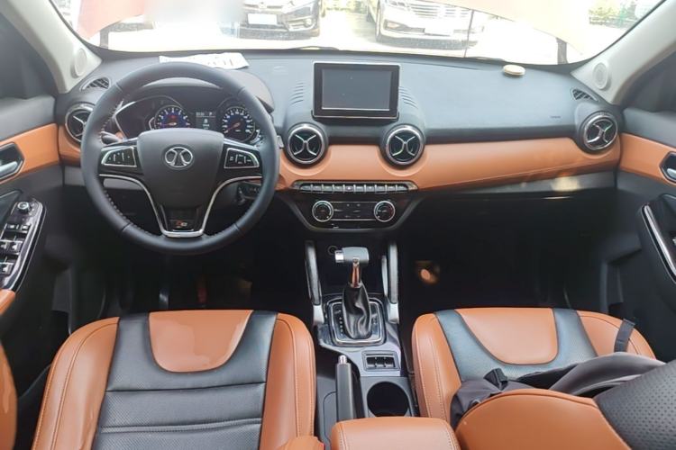 Used BAIC Senova X35 2016 1.5L Automatic Luxury Edition Center Console