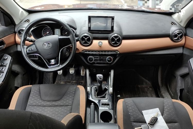 Used BAIC Senova X35 2016 1.5L Manual Elite Edition Center Console