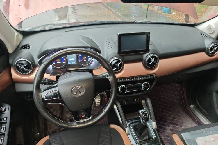 Used BAIC Senova X35 2016 1.5L Manual Elite Edition Center Console