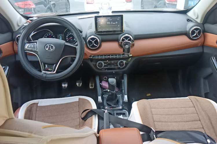 Used BAIC Senova X35 2016 1.5L Manual Luxury Edition Center Console