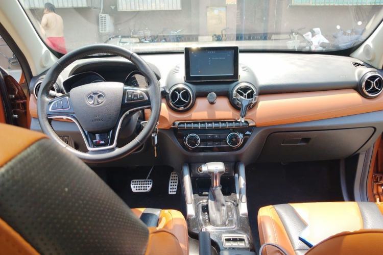 Used BAIC Senova X35 2016 1.5L Automatic Luxury Edition Center Console
