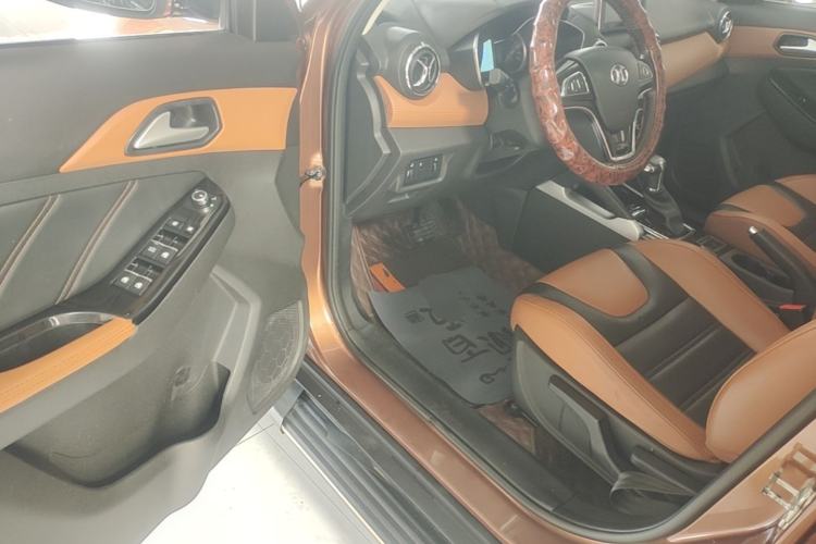 Used BAIC Senova X35 2016 1.5L Automatic Luxury Edition Driver Seat