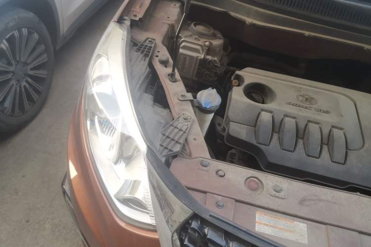 Used BAIC Senova X35 2016 1.5L Manual Luxury Edition Engine Bay Right
