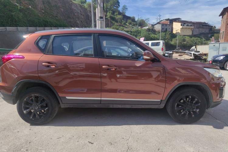 Used BAIC Senova X35 2016 1.5L Manual Elite Edition Exterior 2
