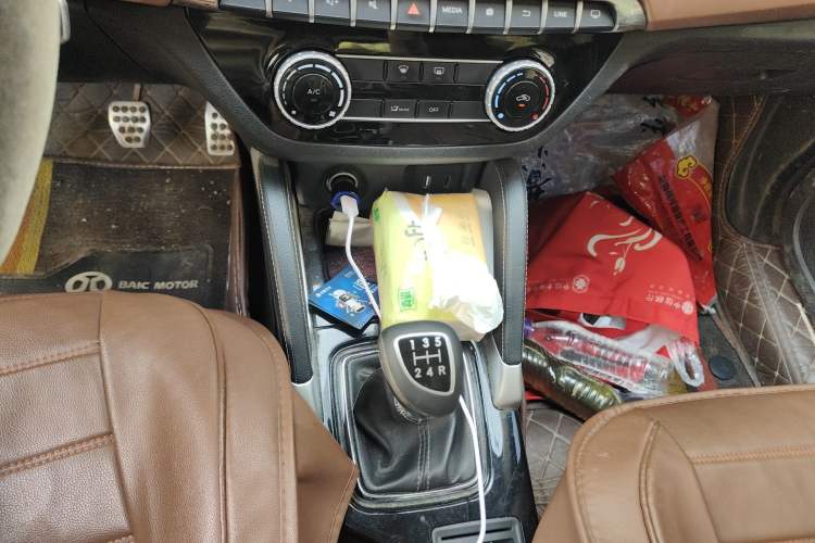 Used BAIC Senova X35 2016 1.5L Manual Elite Edition Gear Lever