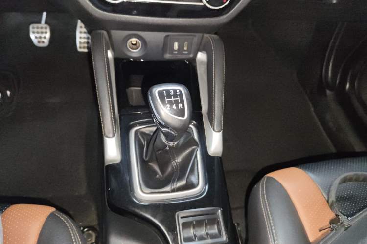 Used BAIC Senova X35 2016 1.5L Manual Elite Edition Gear Lever