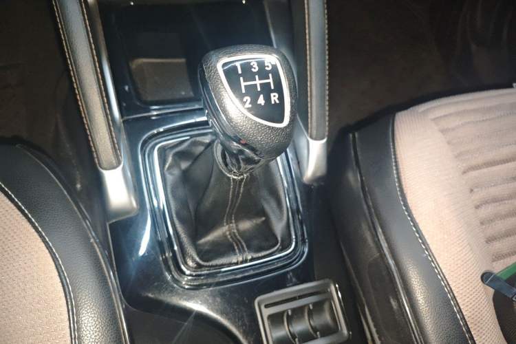 Used BAIC Senova X35 2016 1.5L Manual Luxury Edition Gear Lever