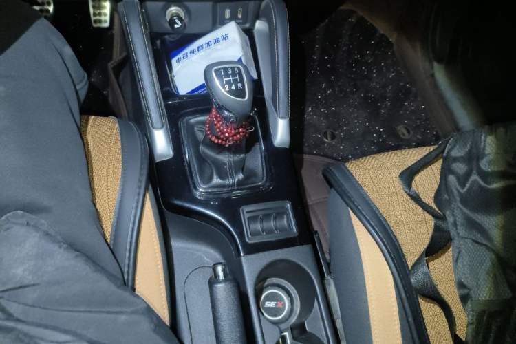 Used BAIC Senova X35 2016 1.5L Manual Elite Edition Gear Lever