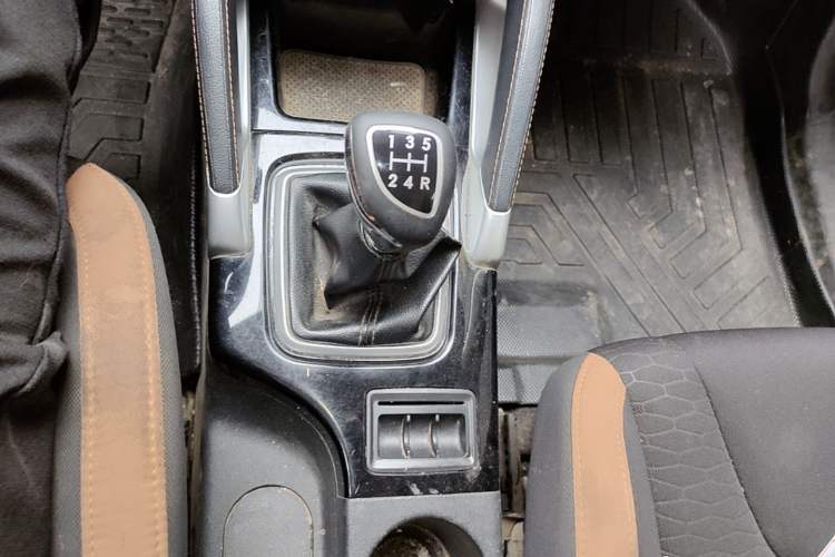 Used BAIC Senova X35 2016 1.5L Manual Elite Edition Gear Lever