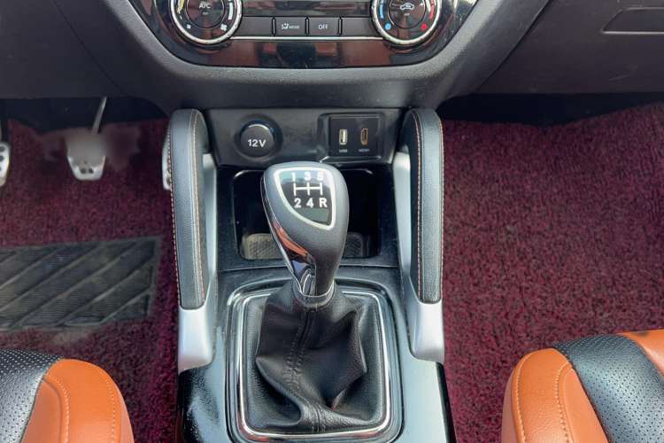 Used BAIC Senova X35 2016 1.5L Manual Luxury Edition Gear Lever