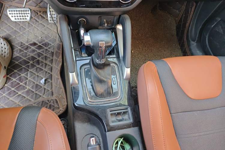 Used BAIC Senova X35 2016 1.5L Automatic Luxury Edition Gear Lever
