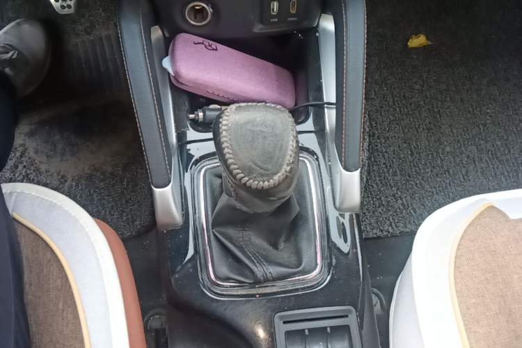 Used BAIC Senova X35 2016 1.5L Manual Luxury Edition Gear Lever
