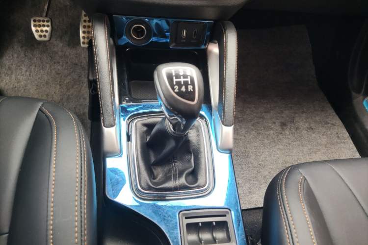 Used BAIC Senova X35 2016 1.5L Manual Elite Edition Gear Lever