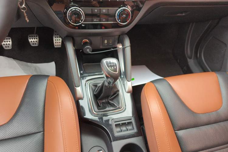 Used BAIC Senova X35 2016 1.5L Manual Luxury Edition Gear Lever