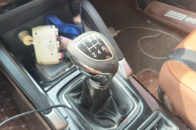 Used BAIC Senova X35 2016 1.5L Manual Luxury Edition Gear Lever