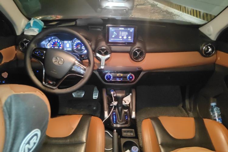 Used BAIC Senova X35 2016 1.5L Automatic Luxury Edition Interior 2