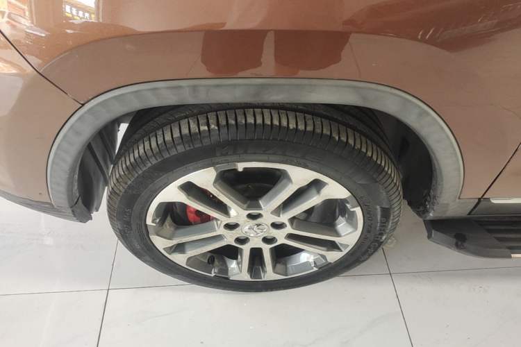 Used BAIC Senova X35 2016 1.5L Automatic Luxury Edition Left Front Wheel Hub