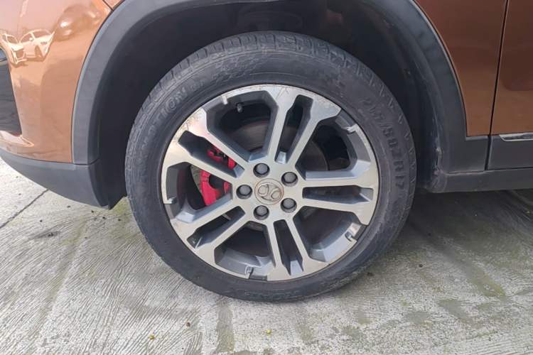 Used BAIC Senova X35 2016 1.5L Automatic Luxury Edition Left Front Wheel Hub