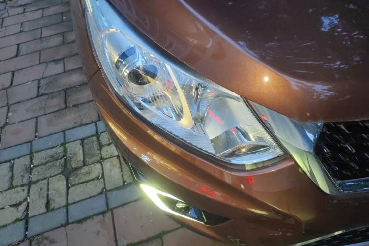 Used BAIC Senova X35 2016 1.5L Automatic Elite Edition Right Front Headlight