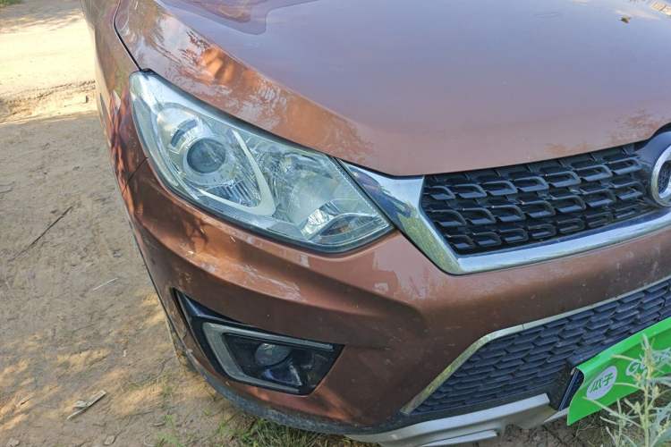 Used BAIC Senova X35 2016 1.5L Automatic Luxury Edition Right Front Headlight
