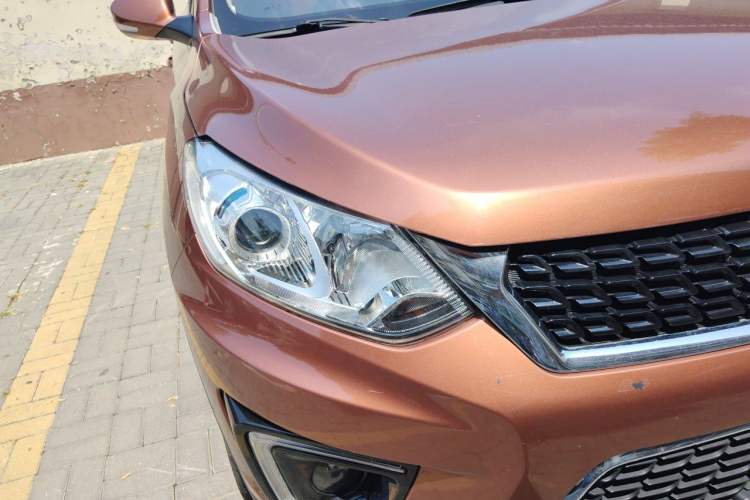 Used BAIC Senova X35 2016 1.5L Automatic Luxury Edition Right Front Headlight