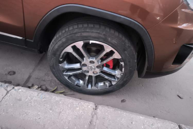 Used BAIC Senova X35 2016 1.5L Manual Luxury Edition Right Front Wheel Hub