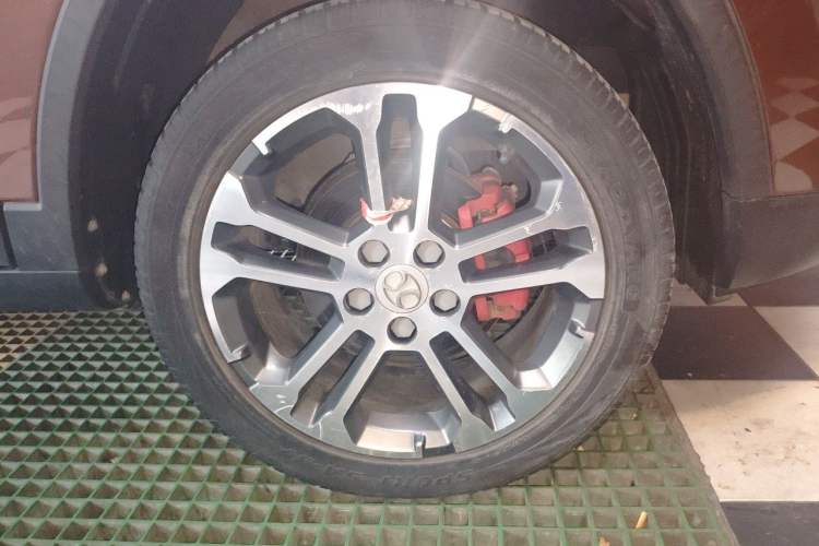 Used BAIC Senova X35 2016 1.5L Manual Luxury Edition Right Front Wheel Hub