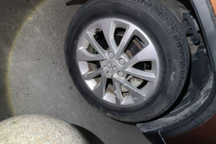 Used BAIC Senova X35 2016 1.5L Manual Elite Edition Right Front Wheel Hub