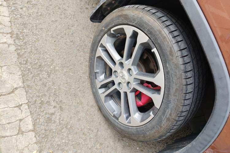 Used BAIC Senova X35 2016 1.5L Automatic Luxury Edition Right Front Wheel Hub