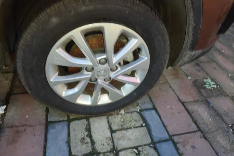 Used BAIC Senova X35 2016 1.5L Automatic Elite Edition Right Front Wheel Hub