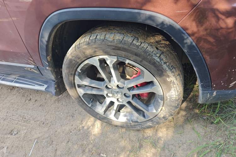Used BAIC Senova X35 2016 1.5L Automatic Luxury Edition Right Front Wheel Hub