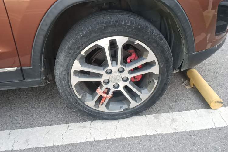 Used BAIC Senova X35 2016 1.5L Manual Luxury Edition Right Front Wheel Hub