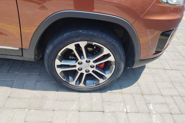 Used BAIC Senova X35 2016 1.5L Automatic Luxury Edition Right Front Wheel Hub