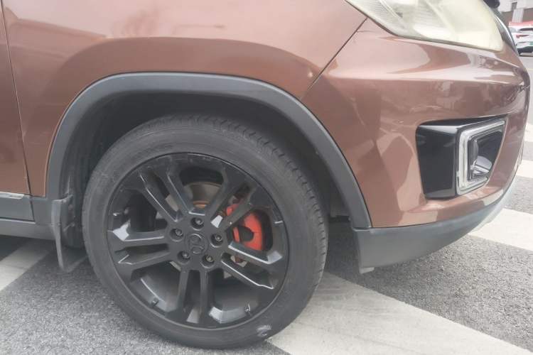 Used BAIC Senova X35 2016 1.5L Manual Luxury Edition Right Front Wheel Hub