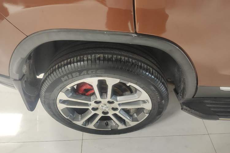 Used BAIC Senova X35 2016 1.5L Automatic Luxury Edition Right Rear Wheel Hub