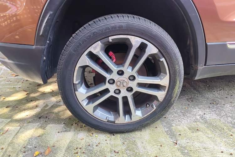 Used BAIC Senova X35 2016 1.5L Automatic Luxury Edition Right Rear Wheel Hub