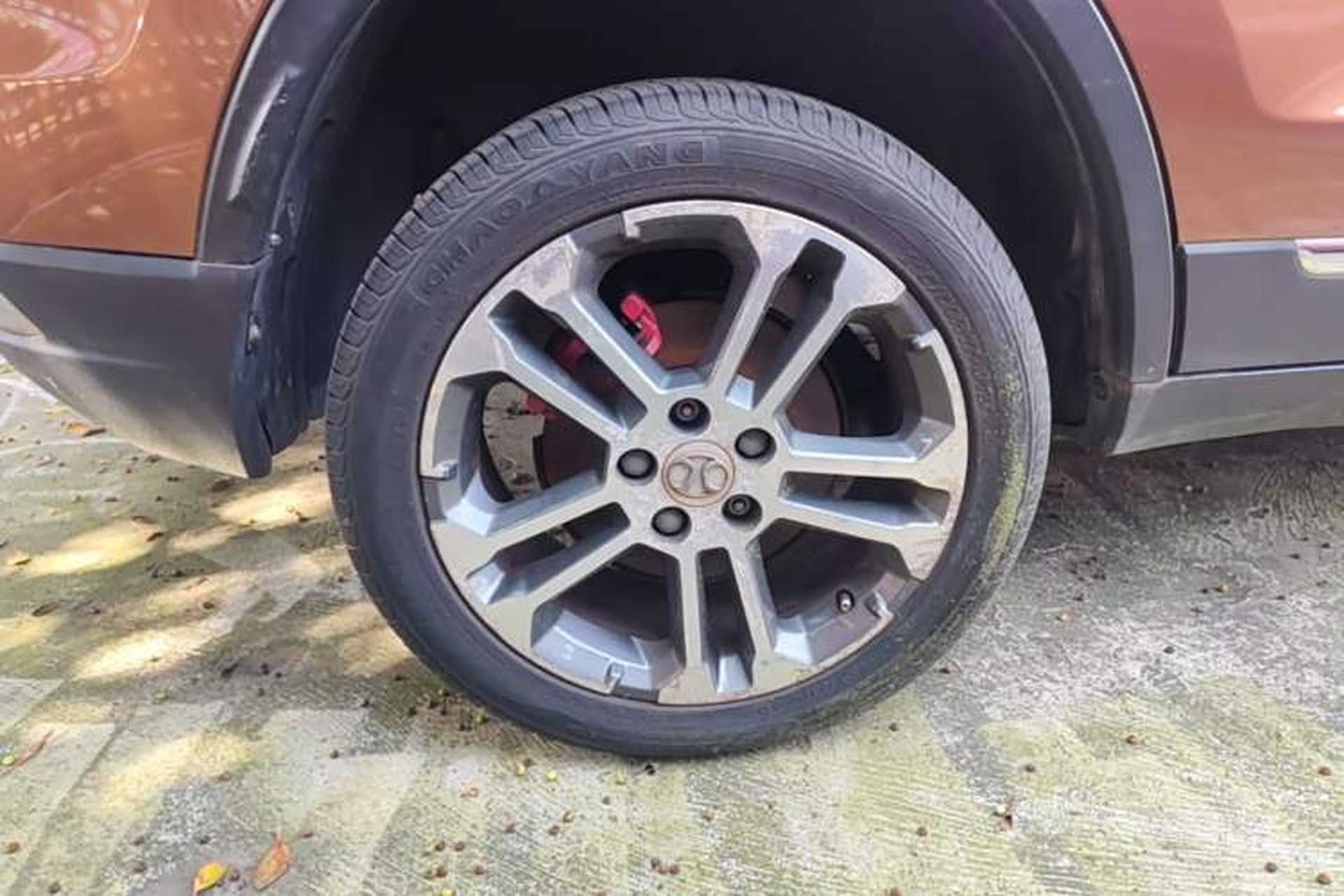 Used BAIC Senova X35 2016 1.5L Automatic Luxury Edition Right Rear Wheel Hub