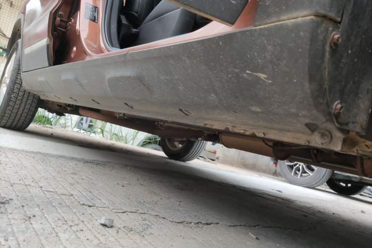 Used BAIC Senova X35 2016 1.5L Manual Elite Edition Right Side Sill