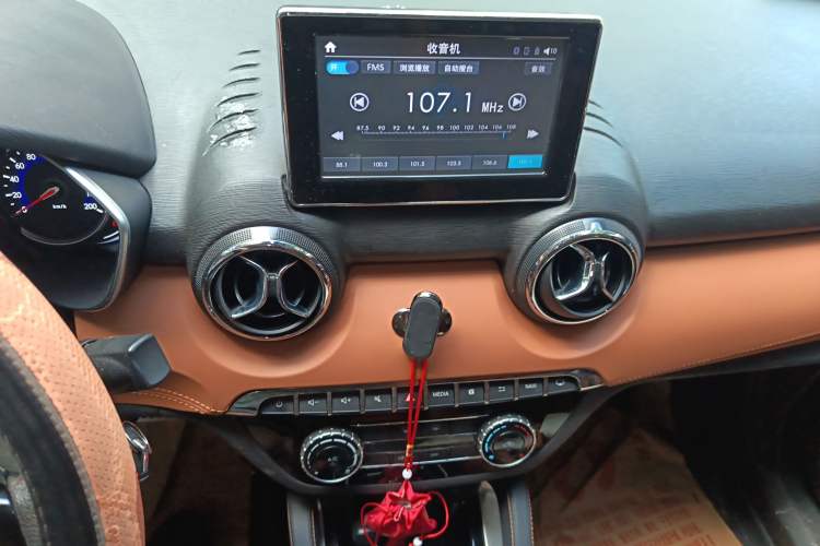 Used BAIC Senova X35 2016 1.5L Automatic Luxury Edition Audio And AC Panel
