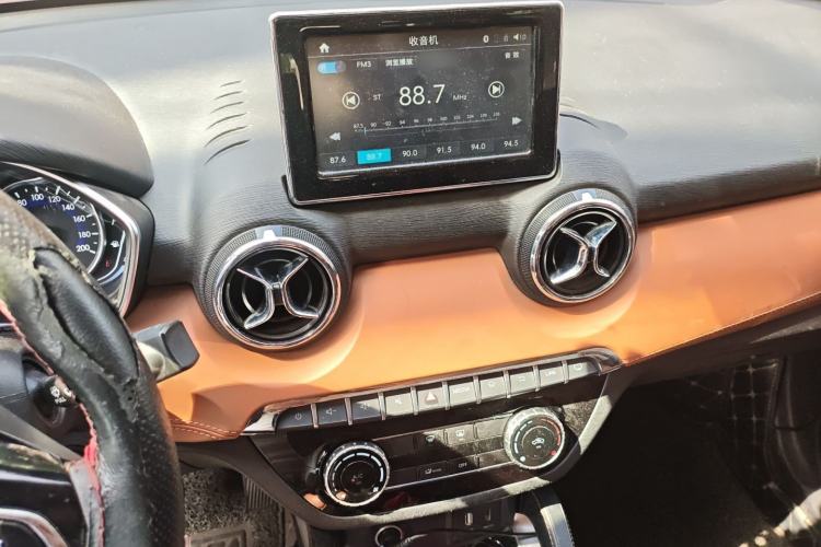 Used BAIC Senova X35 2016 1.5L Automatic Luxury Edition Audio And AC Panel