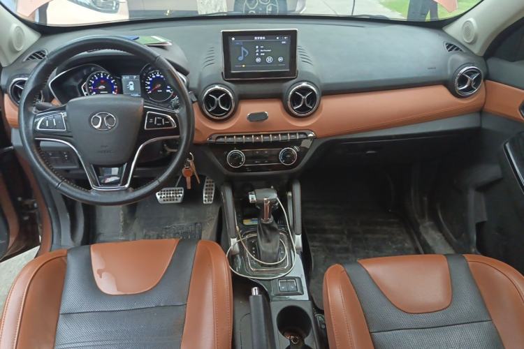 Used BAIC Senova X35 2016 1.5L Automatic Prestige Edition Center Console