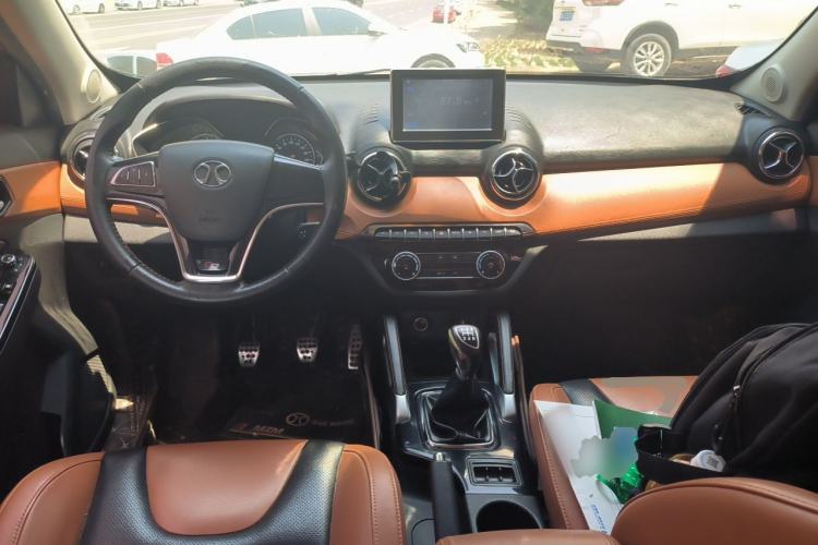 Used BAIC Senova X35 2016 1.5L Manual Luxury Edition Center Console