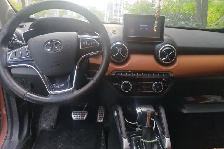 Used BAIC Senova X35 2016 1.5L Automatic Luxury Edition Center Console